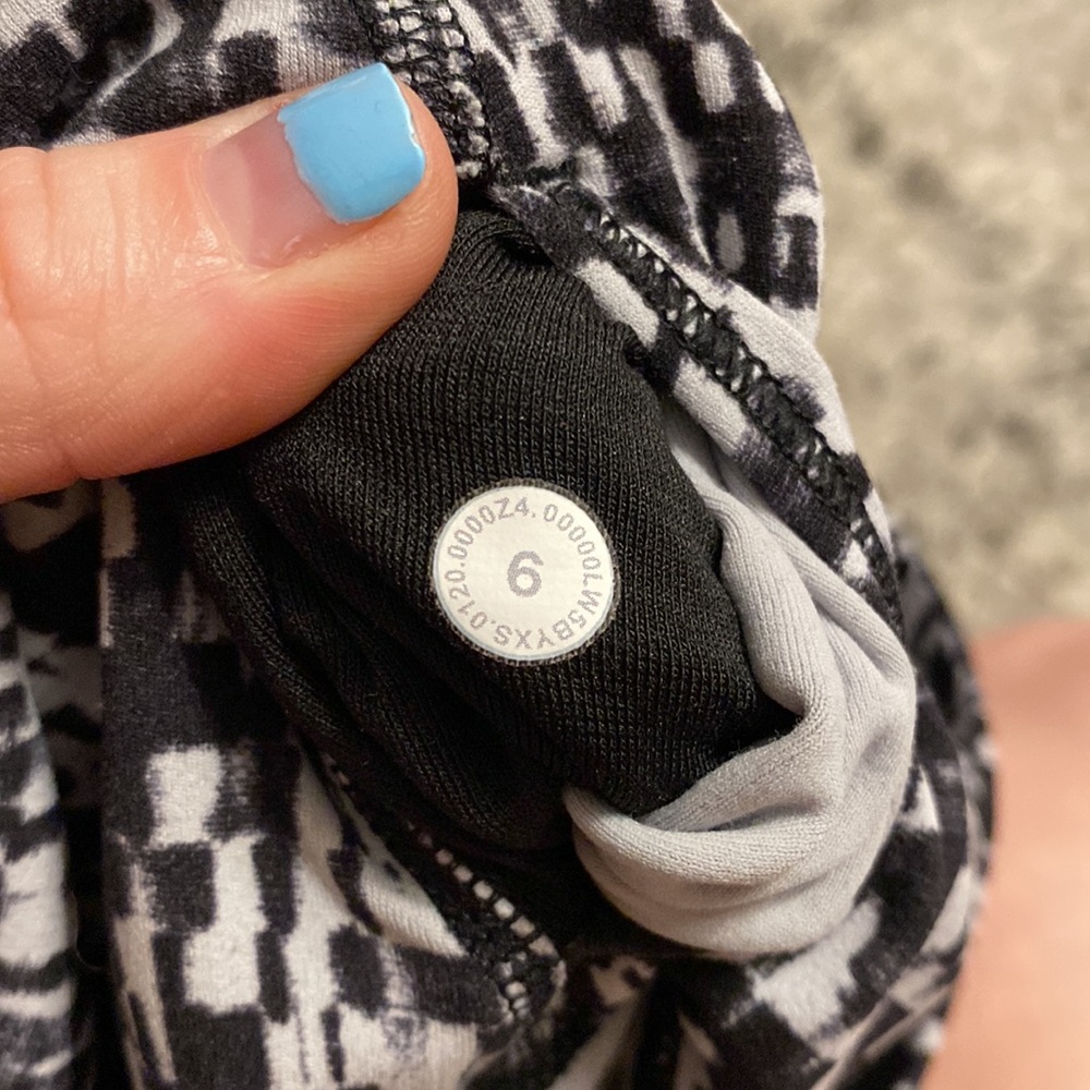 SOLD Lululemon Aligns, 25” - Picture 4 of 4